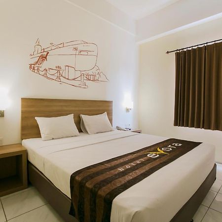 Evora Hotel Surabaya Exterior photo