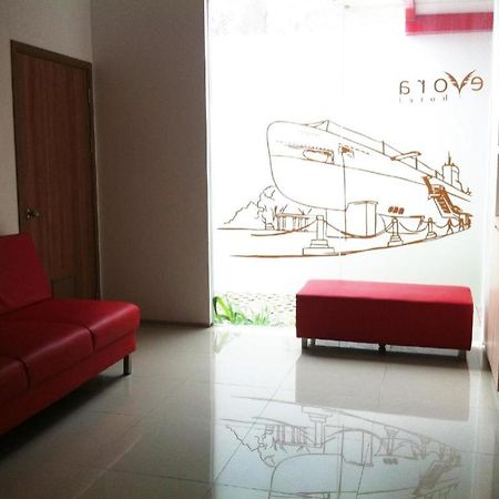 Evora Hotel Surabaya Exterior photo