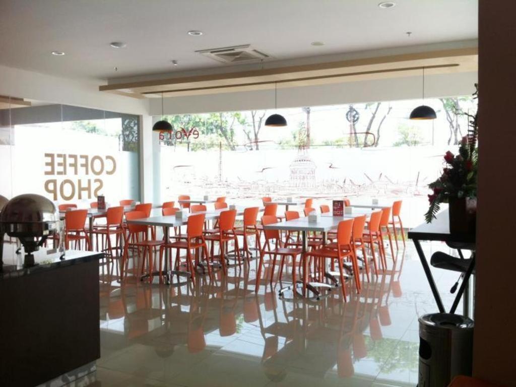 Evora Hotel Surabaya Exterior photo