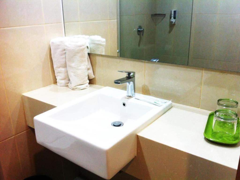Evora Hotel Surabaya Exterior photo