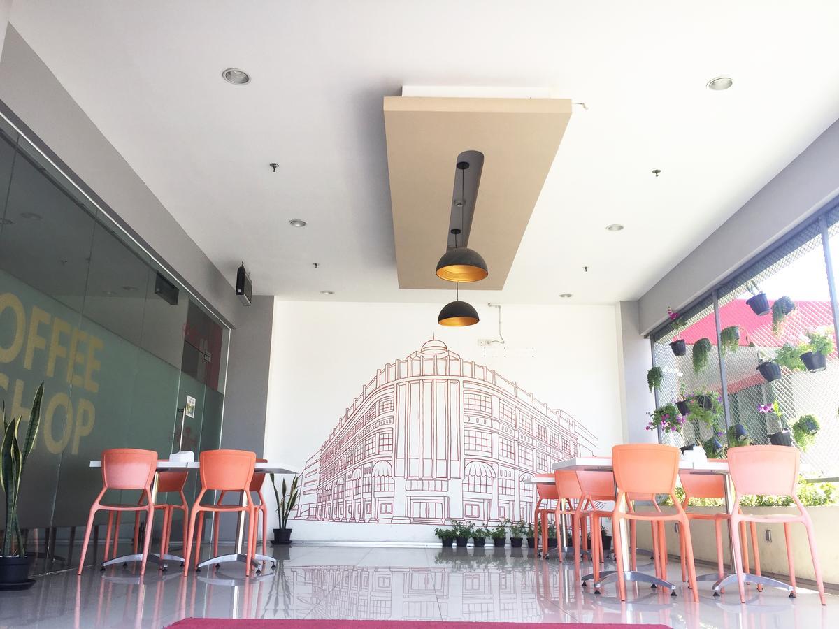 Evora Hotel Surabaya Exterior photo