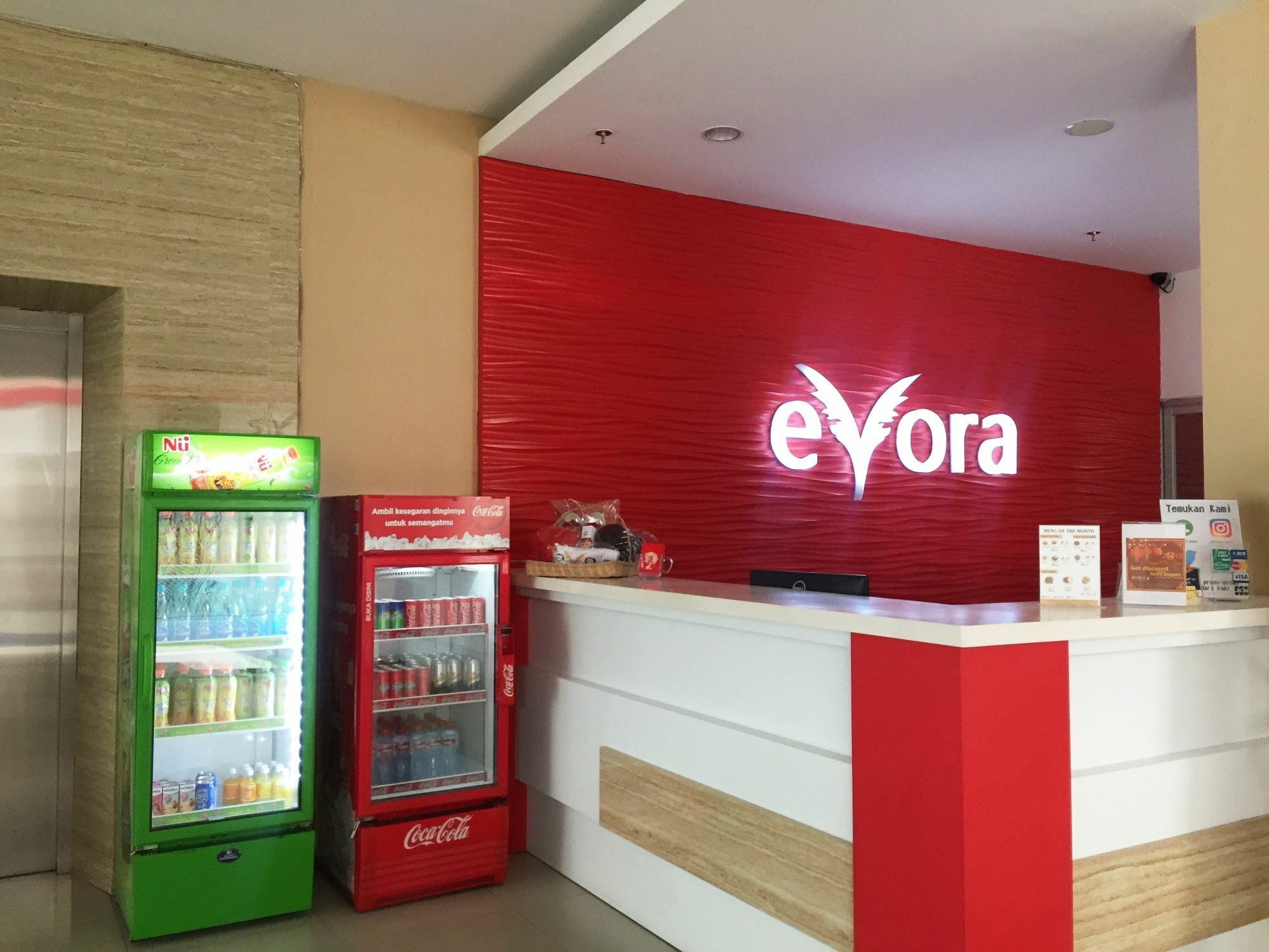 Evora Hotel Surabaya Exterior photo