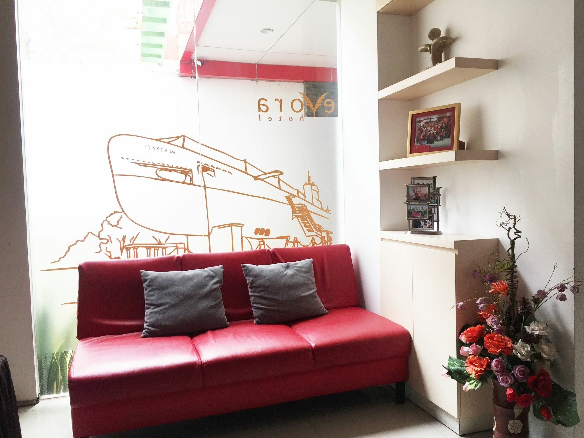 Evora Hotel Surabaya Exterior photo